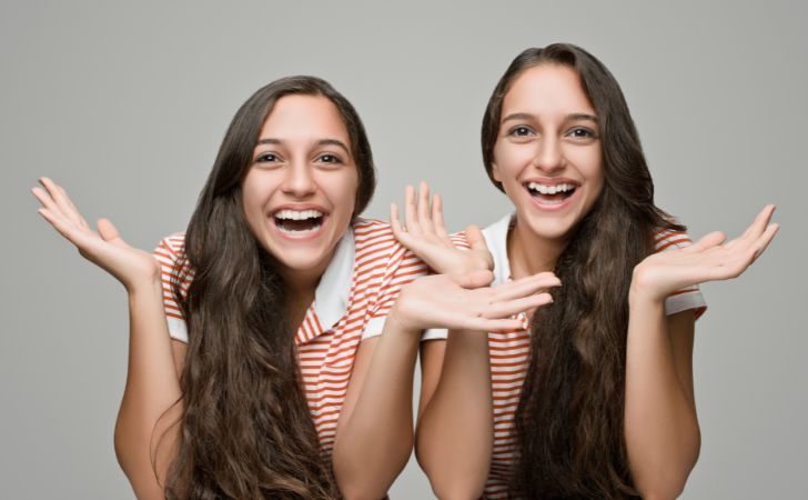 顔がそっくりな双子