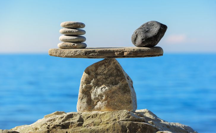 石で作られた天秤