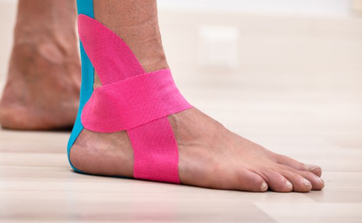 足関節のテーピング