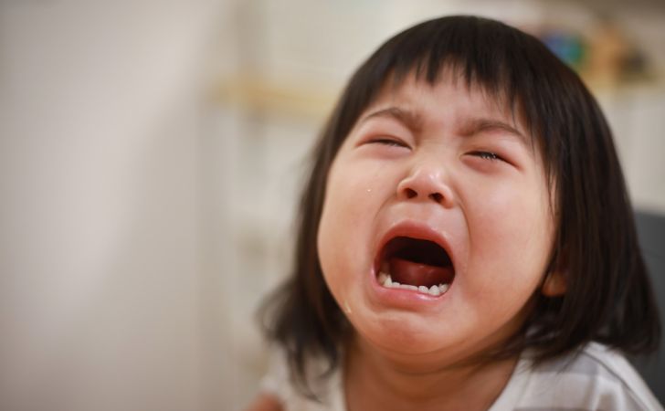 号泣している女の子