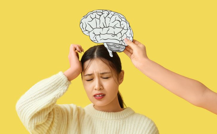 落ち込んでいる女性