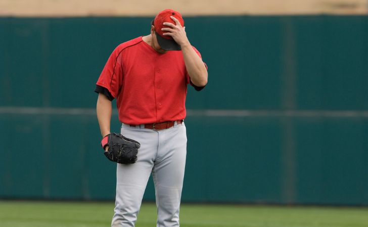 落ち込む野球選手